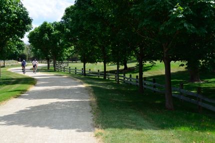 des plaines river trail bike ride