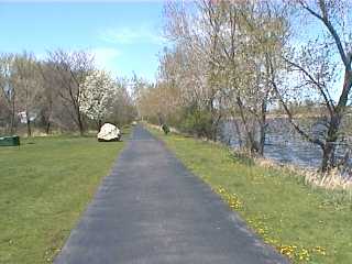 Palatine Trail along Lake Louise